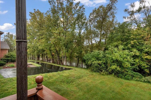 7295 W Maple Road, West Bloomfield Twp, MI 48322