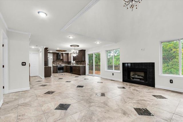 7295 W Maple Road, West Bloomfield Twp, MI 48322