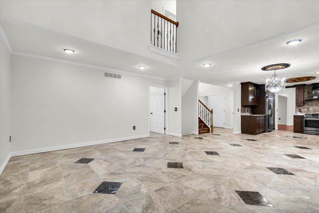 7295 W Maple Road, West Bloomfield Twp, MI 48322