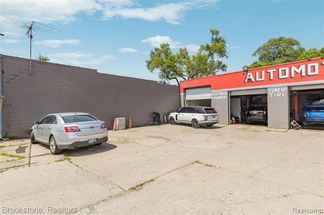 10200 Whittier Street, Detroit, MI 48224