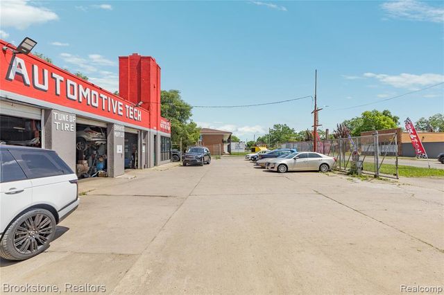 10200 Whittier Street, Detroit, MI 48224