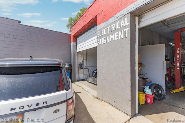 10200 Whittier Street, Detroit, MI 48224