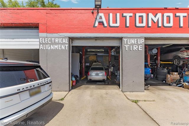 10200 Whittier Street, Detroit, MI 48224