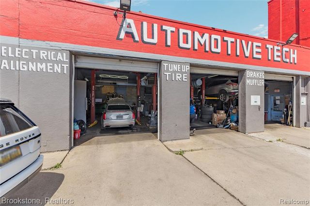 10200 Whittier Street, Detroit, MI 48224