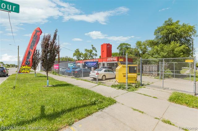 10200 Whittier Street, Detroit, MI 48224
