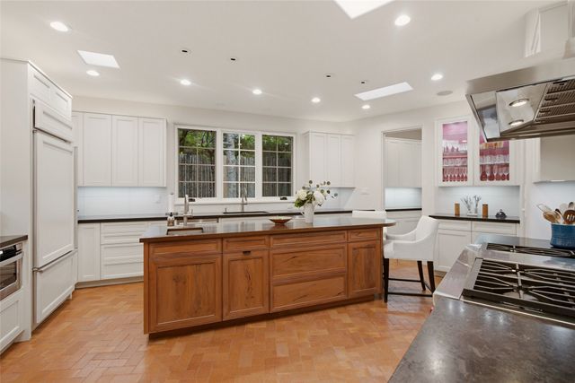 541 Camino Rancheros, Santa Fe, NM 87505