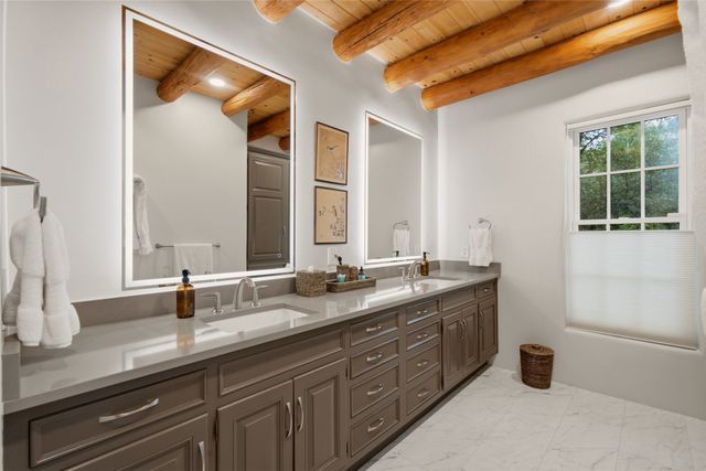 541 Camino Rancheros, Santa Fe, NM 87505