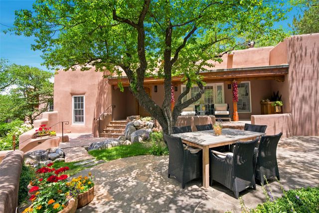 541 Camino Rancheros, Santa Fe, NM 87505