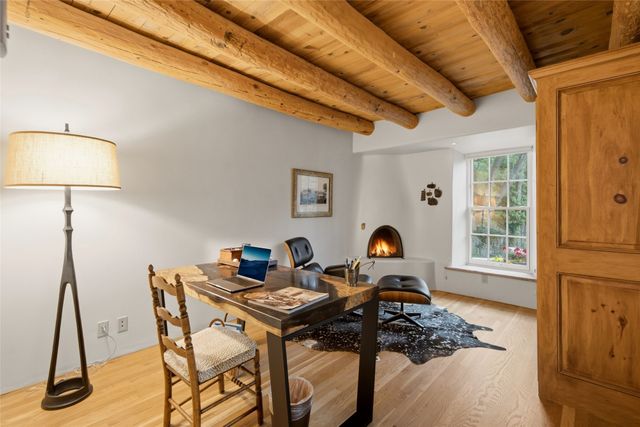 541 Camino Rancheros, Santa Fe, NM 87505
