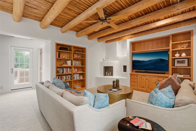 541 Camino Rancheros, Santa Fe, NM 87505