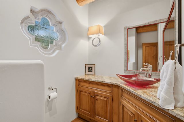 541 Camino Rancheros, Santa Fe, NM 87505