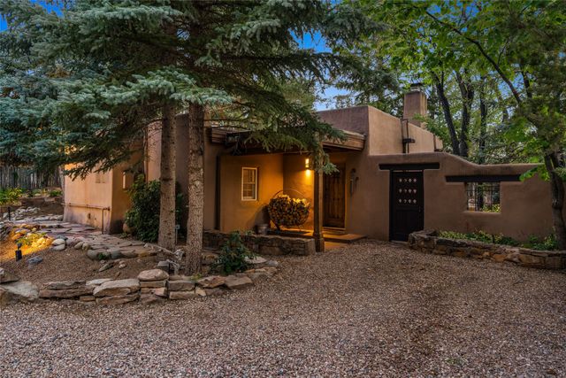 541 Camino Rancheros, Santa Fe, NM 87505