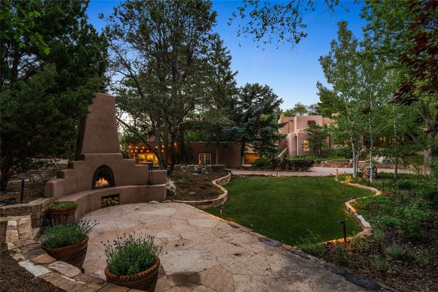 541 Camino Rancheros, Santa Fe, NM 87505