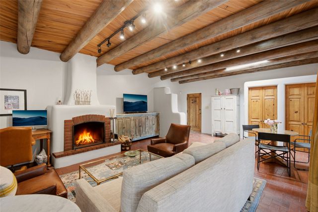 541 Camino Rancheros, Santa Fe, NM 87505