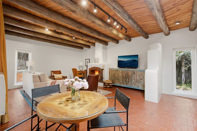 541 Camino Rancheros, Santa Fe, NM 87505