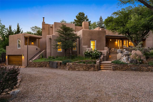 541 Camino Rancheros, Santa Fe, NM 87505