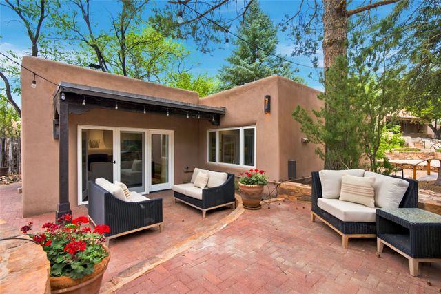541 Camino Rancheros, Santa Fe, NM 87505