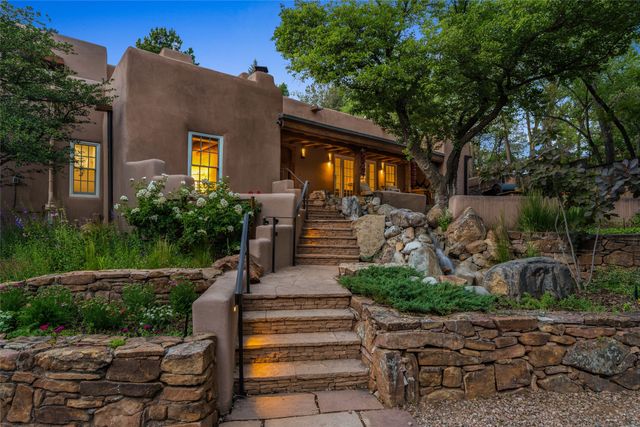 541 Camino Rancheros, Santa Fe, NM 87505