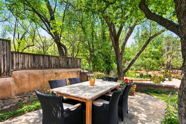541 Camino Rancheros, Santa Fe, NM 87505