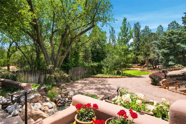 541 Camino Rancheros, Santa Fe, NM 87505