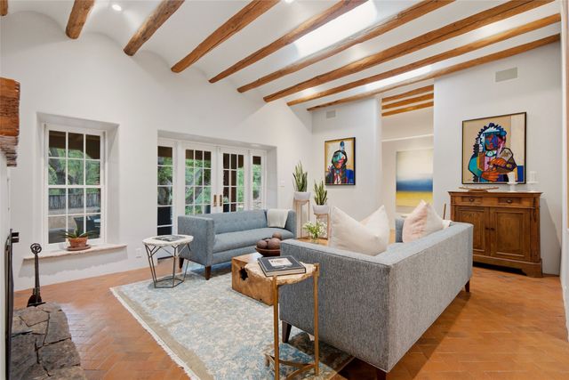 541 Camino Rancheros, Santa Fe, NM 87505