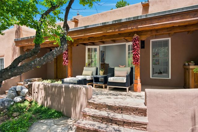 541 Camino Rancheros, Santa Fe, NM 87505