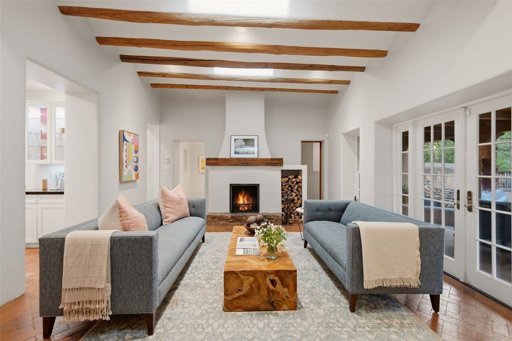 541 Camino Rancheros, Santa Fe, NM 87505