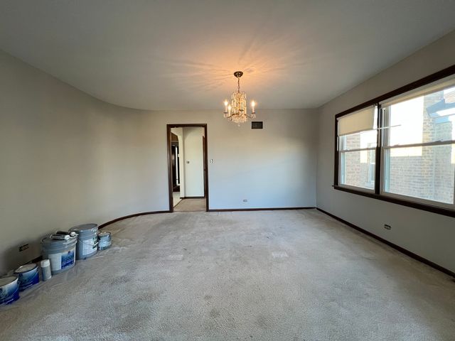 5635 W Montrose Avenue 2, Chicago, IL 60634