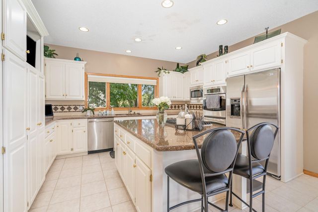 9031 Highview Lane, Woodbury, MN 55125