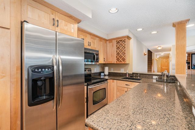 9031 Highview Lane, Woodbury, MN 55125