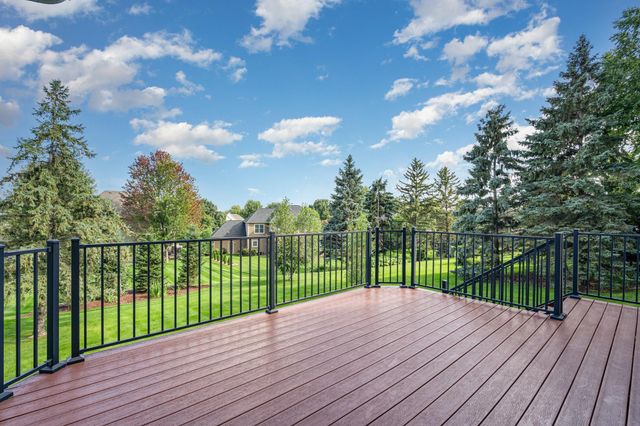 9031 Highview Lane, Woodbury, MN 55125