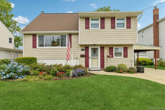 2394 Cedar Street, Seaford, NY 11783