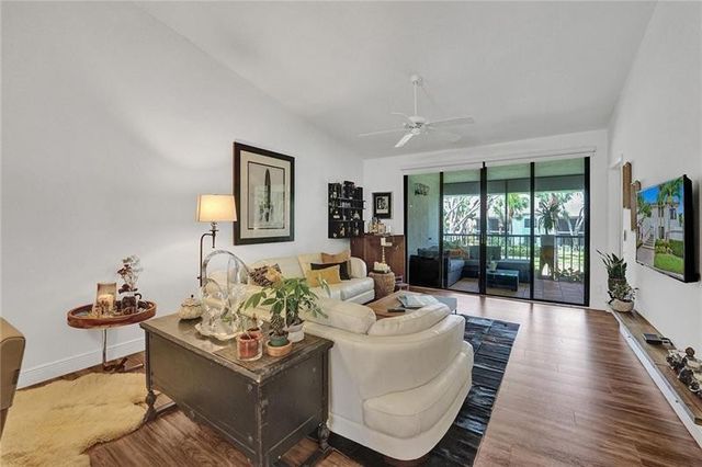7533 Glendevon Lane 907, Delray Beach, FL 33446
