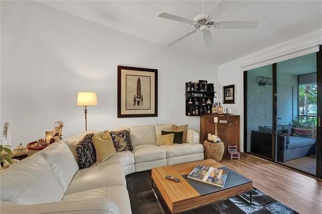7533 Glendevon Lane 907, Delray Beach, FL 33446