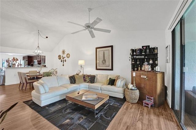 7533 Glendevon Lane 907, Delray Beach, FL 33446