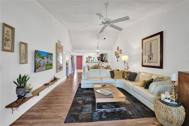 7533 Glendevon Lane 907, Delray Beach, FL 33446