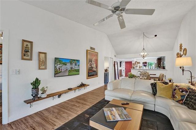7533 Glendevon Lane 907, Delray Beach, FL 33446