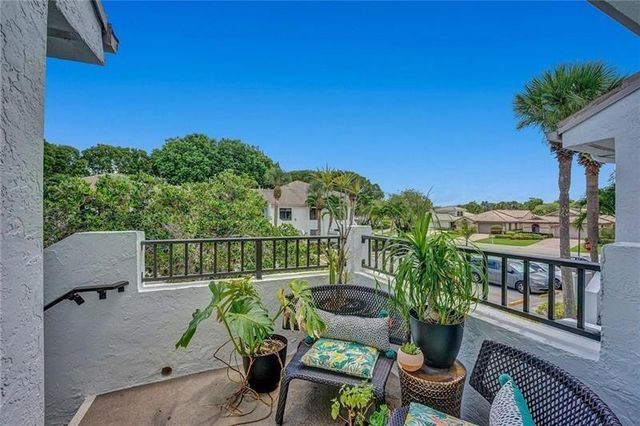 7533 Glendevon Lane 907, Delray Beach, FL 33446