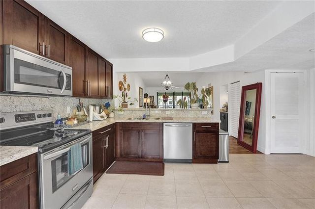 7533 Glendevon Lane 907, Delray Beach, FL 33446