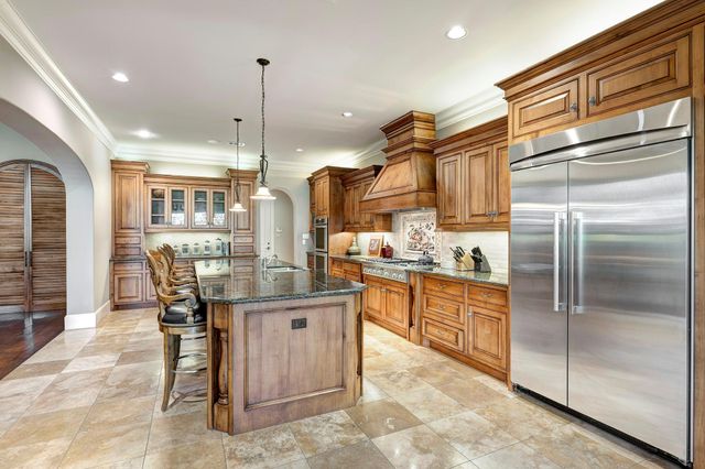 15 Sandalwood Drive, Houston, TX 77024