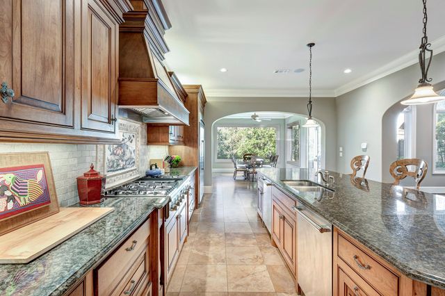 15 Sandalwood Drive, Houston, TX 77024