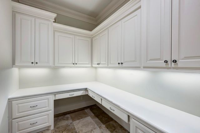 15 Sandalwood Drive, Houston, TX 77024