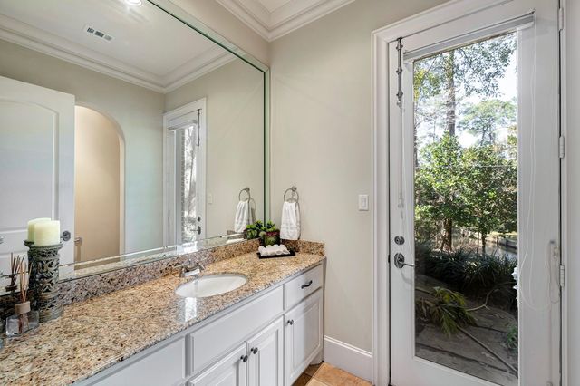 15 Sandalwood Drive, Houston, TX 77024