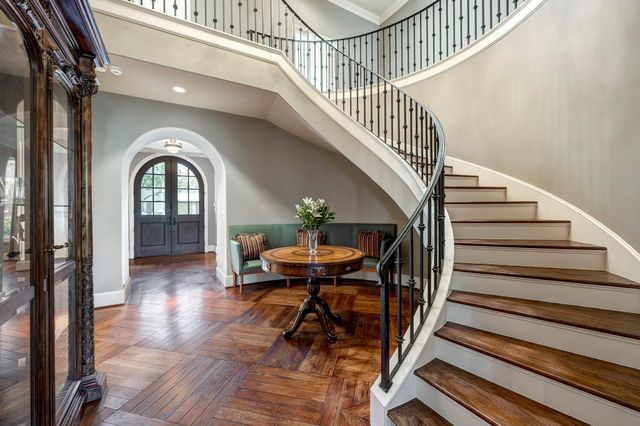 15 Sandalwood Drive, Houston, TX 77024