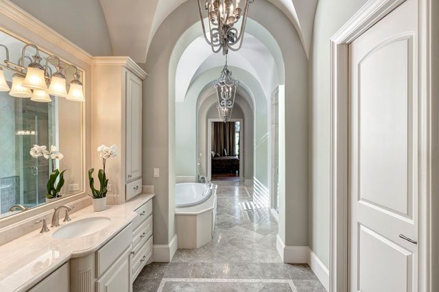 15 Sandalwood Drive, Houston, TX 77024