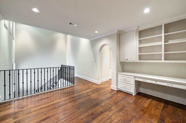 15 Sandalwood Drive, Houston, TX 77024