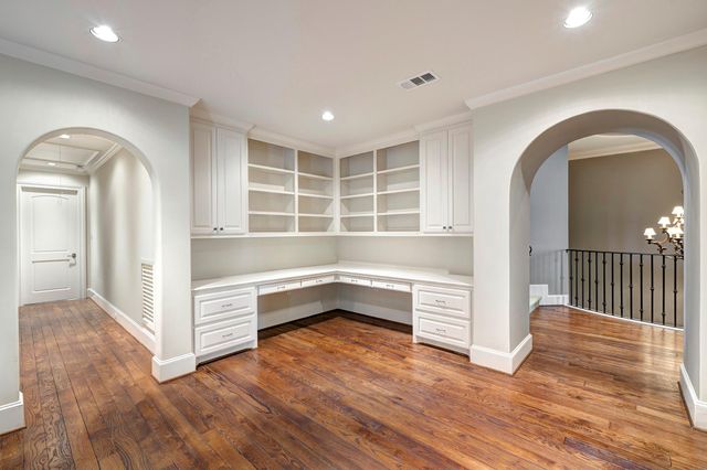 15 Sandalwood Drive, Houston, TX 77024