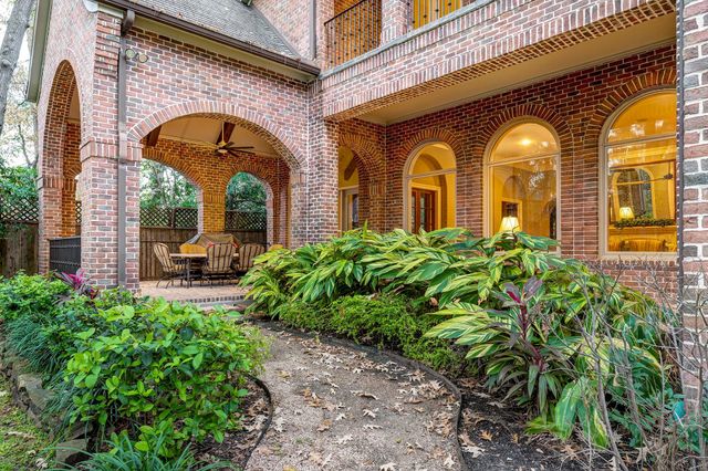 15 Sandalwood Drive, Houston, TX 77024