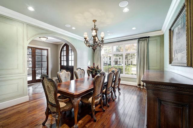 15 Sandalwood Drive, Houston, TX 77024