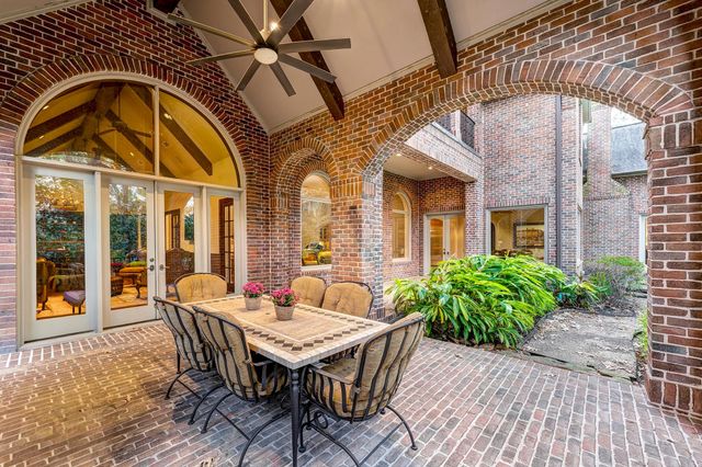 15 Sandalwood Drive, Houston, TX 77024